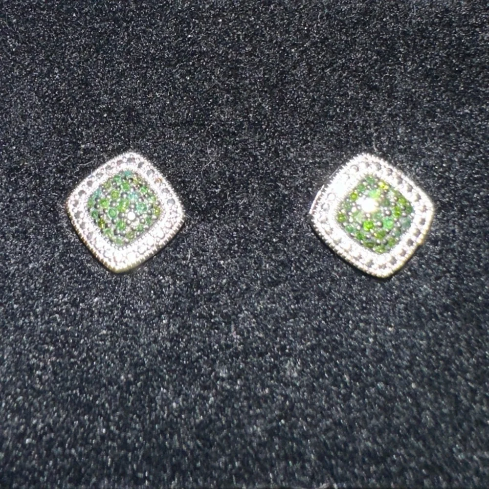 Green Diamond cushion style stud pierced earrings - Picture 4 of 5